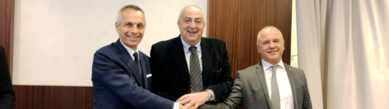 La firma del protocollo d'intesa del progetto Kick Off Giovani