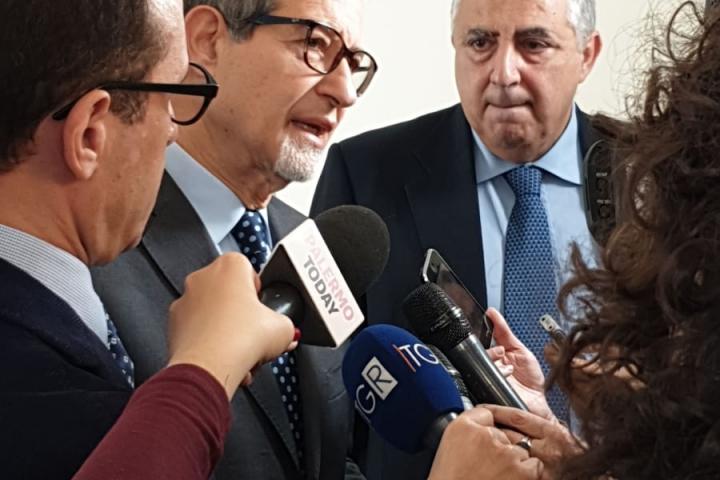 Nello Musumeci intervistato dai giornalisti