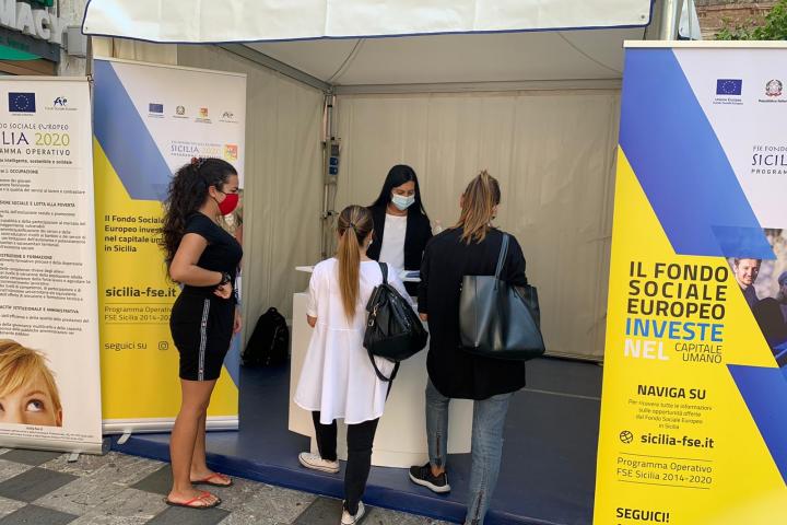 Lo stand dedicato al Po Fse a Taormina